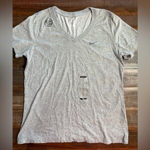 Nike Dri-Fit Women’s V-Neck Tee Shirt Gray Size M Super Soft NWT